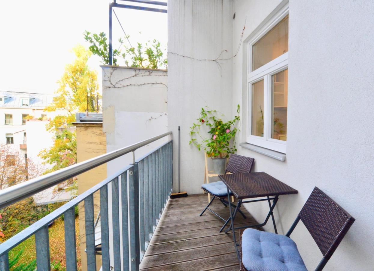 Beautiful Flat Next To Karlskirche Відень Екстер'єр фото