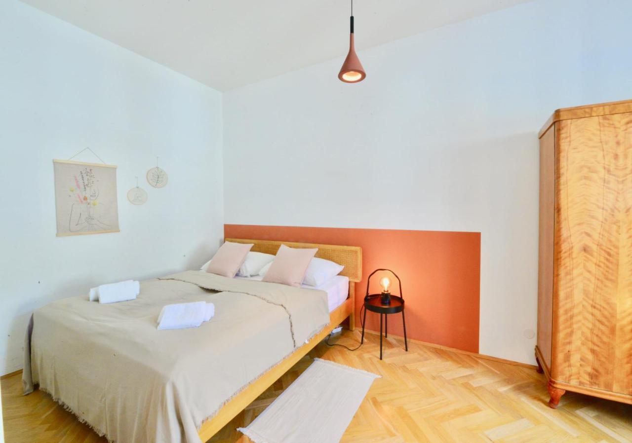 Beautiful Flat Next To Karlskirche Відень Екстер'єр фото