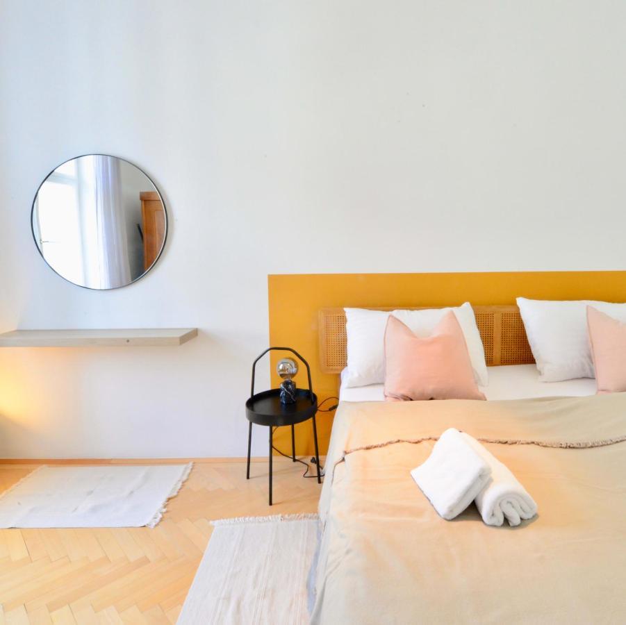 Beautiful Flat Next To Karlskirche Відень Екстер'єр фото