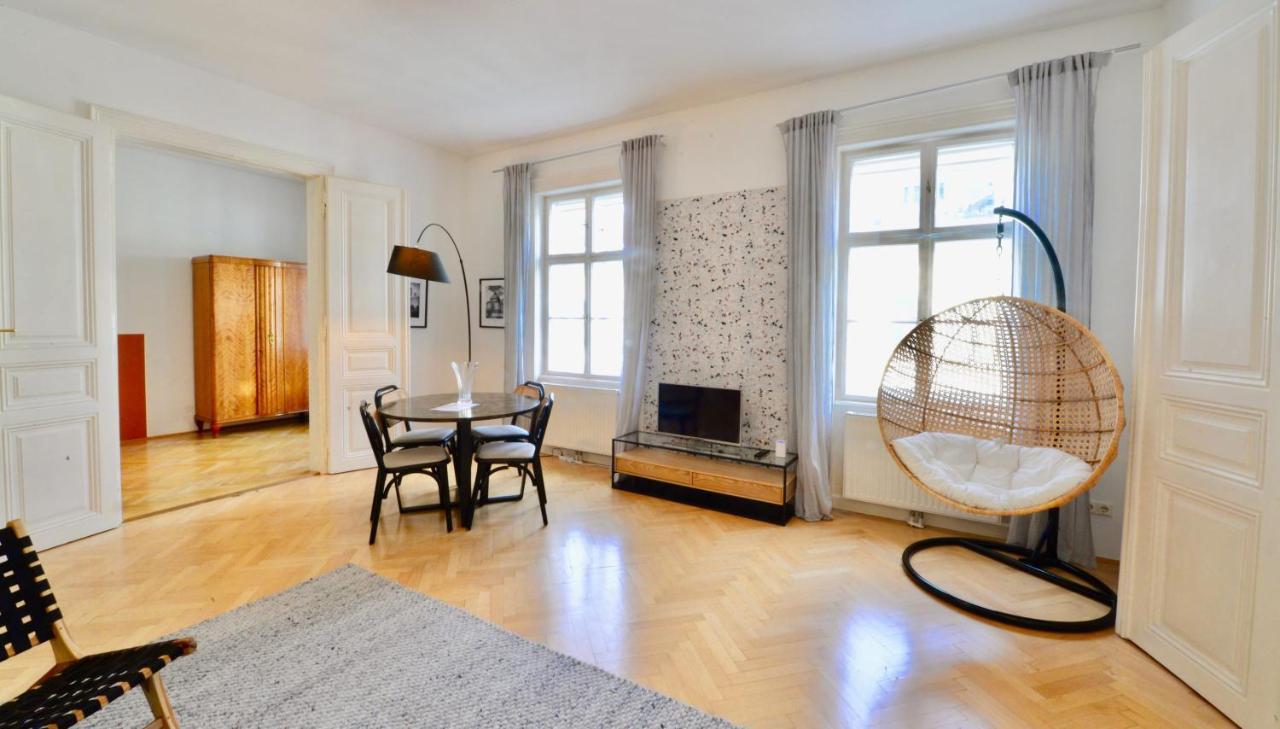 Beautiful Flat Next To Karlskirche Відень Екстер'єр фото